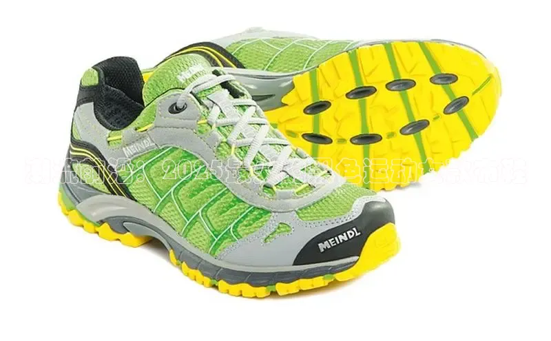 潮流前沿：2025最火的黑色运动女款布鞋